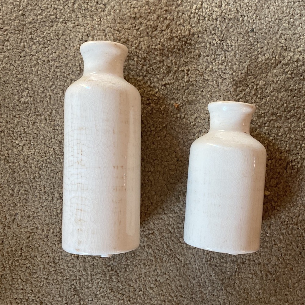 Elegant White Ceramic Vases - Picture 2 of 7